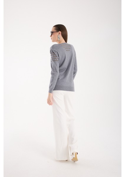 Kadın Gri Simli Kumaş Detaylı V Yaka Triko Bluz