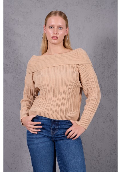 Kadın Açık Bej Şönil Kadife Carmen Yaka Triko Kazak