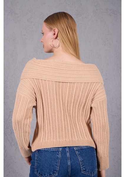 Kadın Açık Bej Şönil Kadife Carmen Yaka Triko Kazak fırsatları