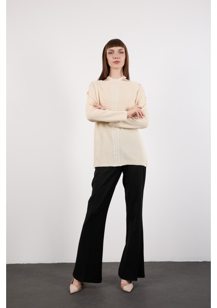 Kadın Ekru Omuzları Kesik Detaylı Reglan Kollu Simli Triko Kazak