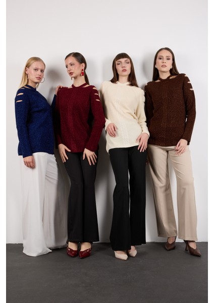 Kadın Ekru Omuzları Kesik Detaylı Reglan Kollu Simli Triko Kazak