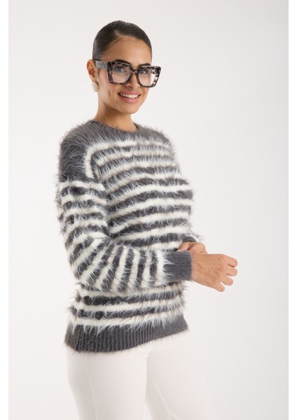 Kadın Füme-Beyaz Sakal Iplik Çizgili Bisiklet Yaka Triko Kazak fiyatları