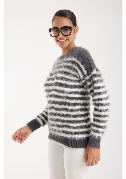 Kadın Füme-Beyaz Sakal Iplik Çizgili Bisiklet Yaka Triko Kazak fırsatları