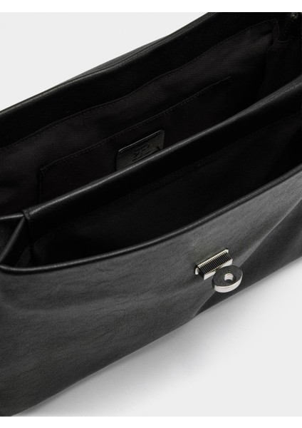 Kapaklı ve Çapraz Askılı Çanta indirimleri