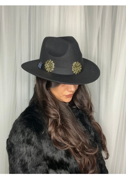 Tasarım Aksesuarlı Panama Fötr Şapka fırsatları