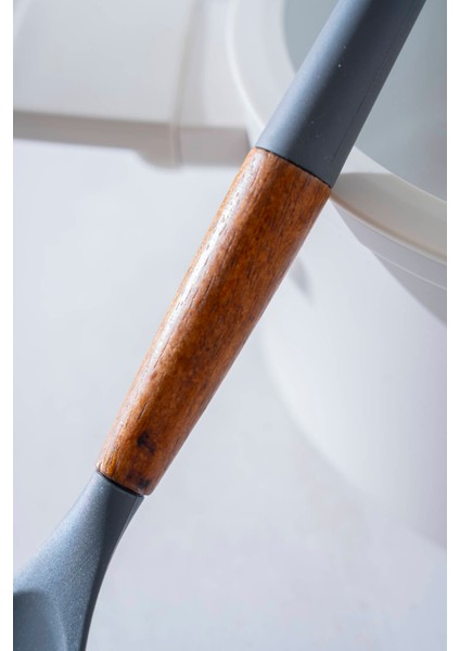 Evero Silikon Servis Kaşığı - 28 cm fiyatları