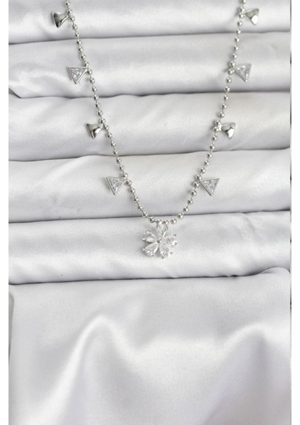 Pirinç Gümüş Renk Zirkon Taşlı Çiçek Model Kadın Kolye - TJ-BKO10652