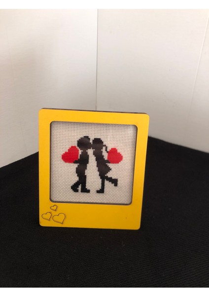 Kanaviçe Işlemeli Masa Süsü ve Buzdolabı Magneti