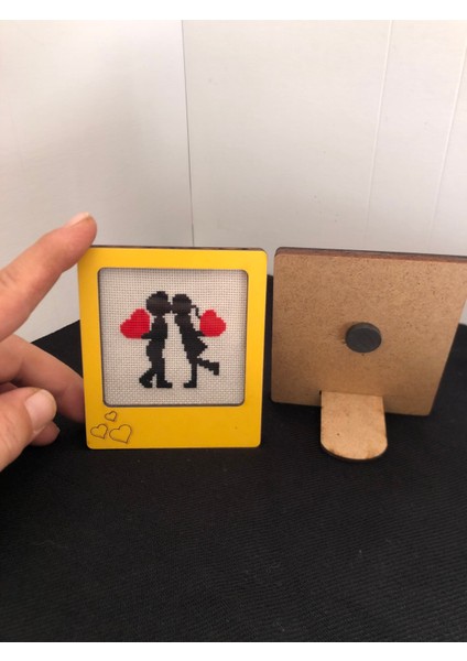 Kanaviçe Işlemeli Masa Süsü ve Buzdolabı Magneti modelleri