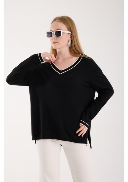 Kadın Siyah Kontrast Biyeli ve Yan Yırtmaçlı V Yaka Triko Bluz