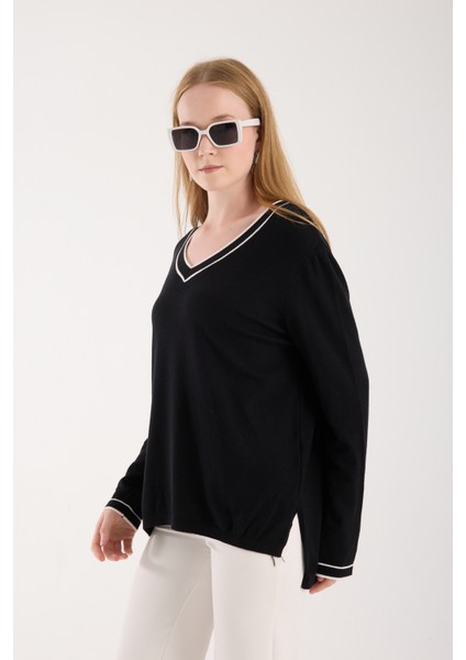 Kadın Siyah Kontrast Biyeli ve Yan Yırtmaçlı V Yaka Triko Bluz fiyatları