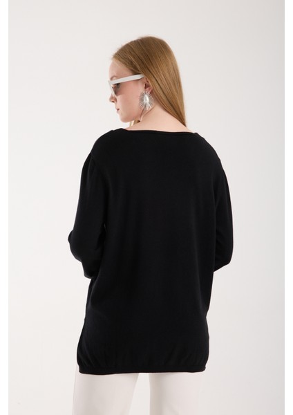 Kadın Siyah Kontrast Biyeli ve Yan Yırtmaçlı V Yaka Triko Bluz fırsatları