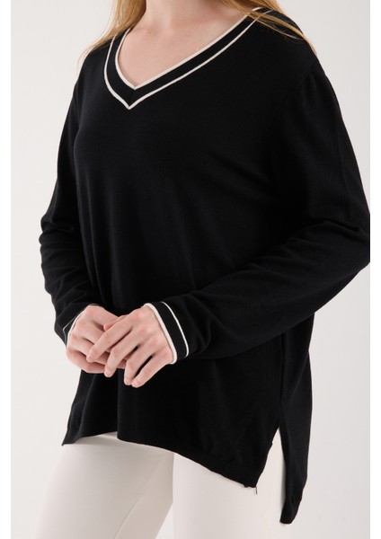 Kadın Siyah Kontrast Biyeli ve Yan Yırtmaçlı V Yaka Triko Bluz indirimleri