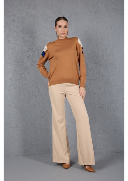 Kadın Bej Elit Viskon Kumaş Taş Detaylı Omuzlar Yarım Balıkçı Yaka Triko Bluz fırsatları