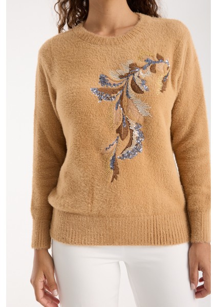 Kadın Bej Sakal Iplik Yaprak Desenli Boncuk Nakışlı Bisiklet Yaka Triko Kazak modelleri