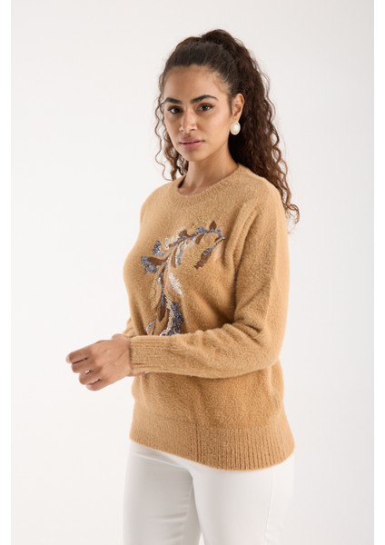 Kadın Bej Sakal Iplik Yaprak Desenli Boncuk Nakışlı Bisiklet Yaka Triko Kazak fırsatları