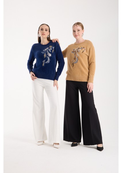 Kadın Bej Sakal Iplik Yaprak Desenli Boncuk Nakışlı Bisiklet Yaka Triko Kazak