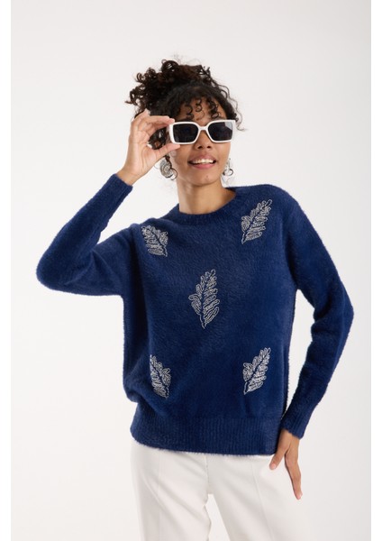 Kadın Koyu Laci Sakal Iplik Yaprak Desenli Boncuk Nakışlı Bisiklet Yaka Triko Kazak