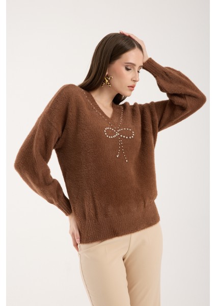 Kadın Taba Sakal Iplik Balon Kollu Taş ve Inci Detaylı V Yaka Triko Kazak