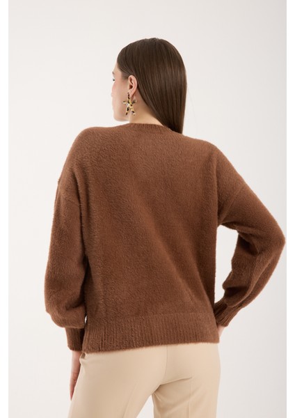 Kadın Taba Sakal Iplik Balon Kollu Taş ve Inci Detaylı V Yaka Triko Kazak