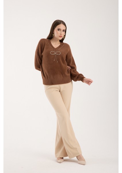 Kadın Taba Sakal Iplik Balon Kollu Taş ve Inci Detaylı V Yaka Triko Kazak