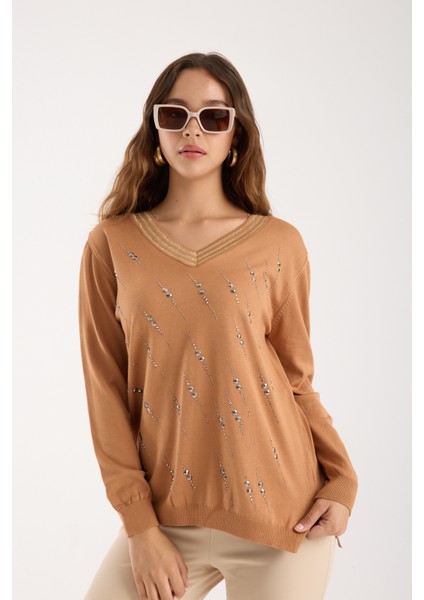 Kadın Bej Elit Viskon Kumaş Taş Detaylı Sim Biyeli Yan Yırtmaçlı V Yaka Triko Bluz