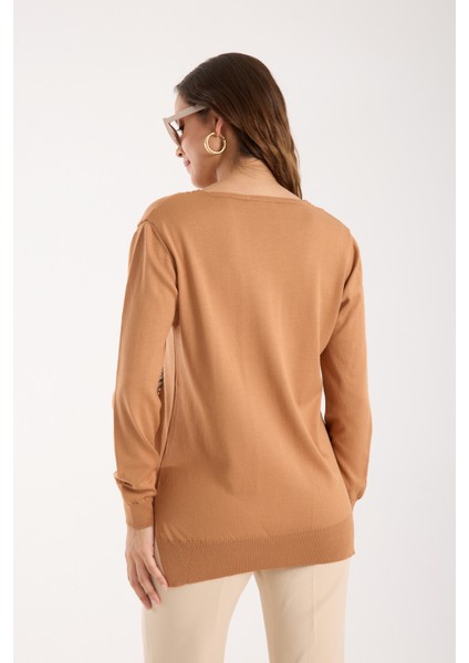 Kadın Bej Elit Viskon Kumaş Taş Detaylı Sim Biyeli Yan Yırtmaçlı V Yaka Triko Bluz modelleri