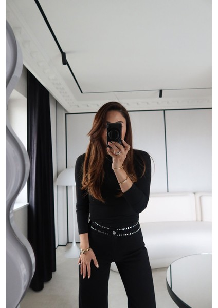 Bel Kısmı Zımba Baskılı Straight Fit Jean fiyatları