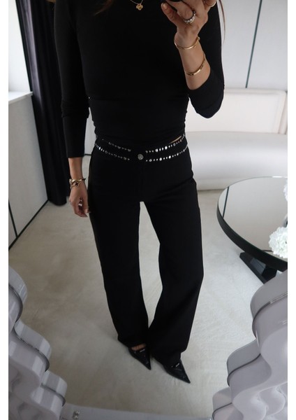 Bel Kısmı Zımba Baskılı Straight Fit Jean modelleri