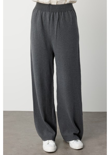 Geniş Paça Beli Lastikli Gri Triko Jogger Pantolon fiyatları