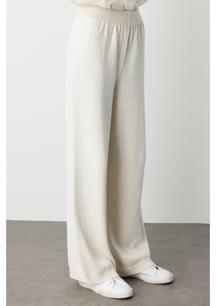 Geniş Paça Beli Lastikli Ekru Triko Jogger Pantolon fırsatları