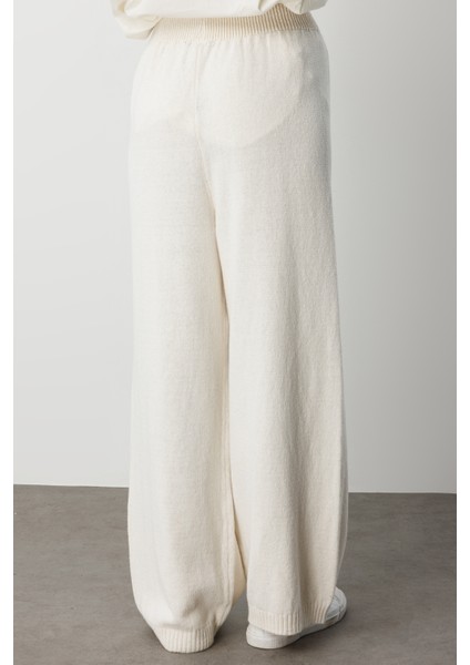 Geniş Paça Beli Lastikli Ekru Triko Jogger Pantolon indirimleri