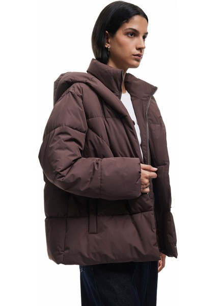 Kapüşonlu Fermuarlı Düğme Detaylı Cepli Rahat Kalıp Kapitone Şişme Mont fiyatları