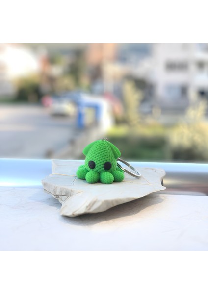 Kahverengi Köpek Anahtarlık – Örgü Desenli Sert Figür | El Yapımı Görünümlü Hediyelik Süs modelleri