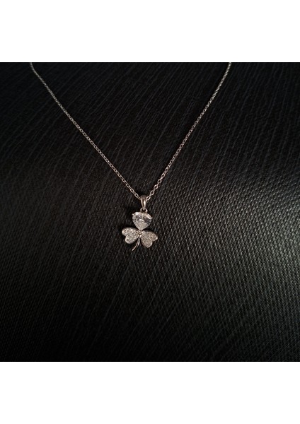 925 Ayar Gümüş Kalpli Zirkon Taş Model 3 Yaprak Şans Yoncalı Genç/yetişkin Kadın Kolyesi fiyatları