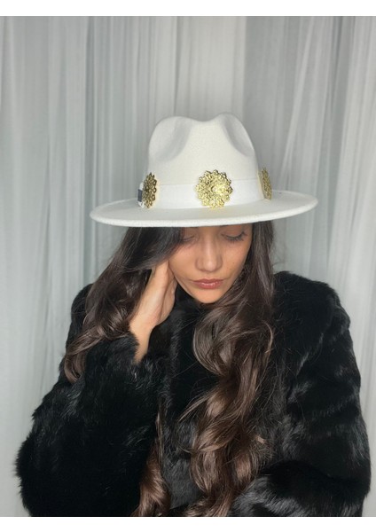 Tasarım Aksesuarlı Panama Fötr Şapka fırsatları