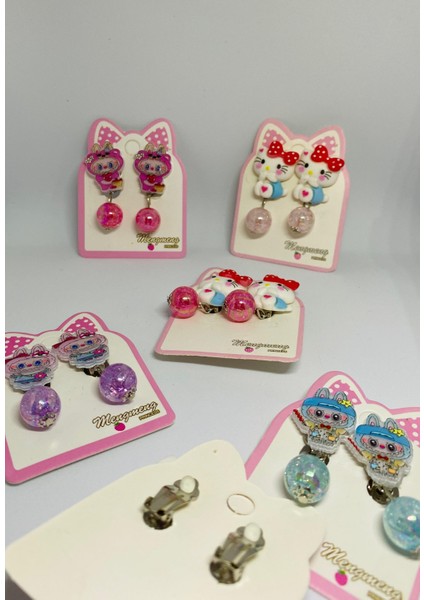 Kız Çocuk Labubu Bebek ve Hello Kitty Model Delik Olmayan Kulaklar Için Sıkıştırmalı Boncuklu Küpe (2 Çift) fiyatları