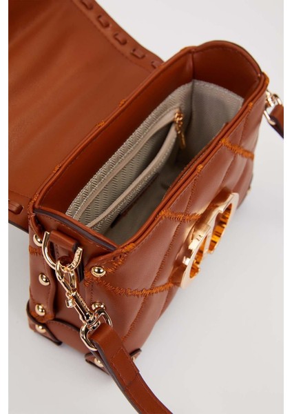 Kapitone Nakış, Zincir Örgü ve Metal Zımba Detaylı Küçük Boy Kadın El ve Omuz Çantası LV930580 Camel modelleri