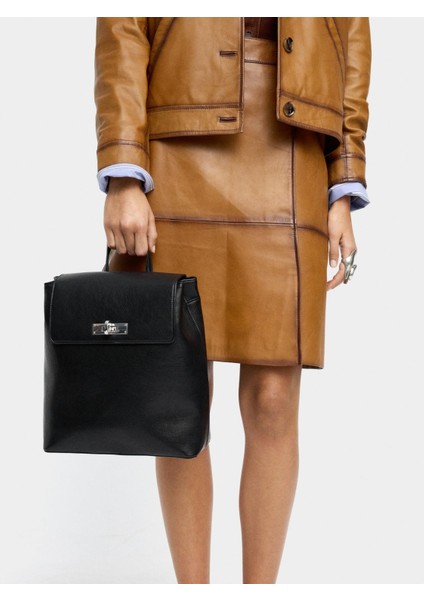 Kapaklı ve Döner Kilitli Sırt Çantası fiyatları