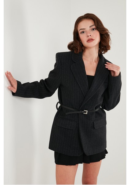 Çizgili Yün Karışımlı Oversize Fit Kruvaze Yaka Kemerli Ceket Bayan Ceket 6839634 indirimleri