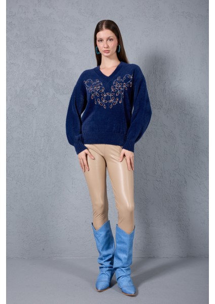 Kadın Koyu Laci Sakal Iplik Önü Boncuk Nakışlı Balon Kollu V Yaka Triko Kazak