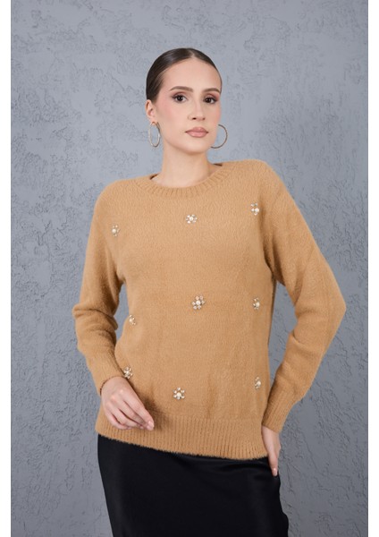 Kadın Bej Sakal Iplik Taş ve Inci Detaylı Bisiklet Yaka Triko Kazak fiyatları