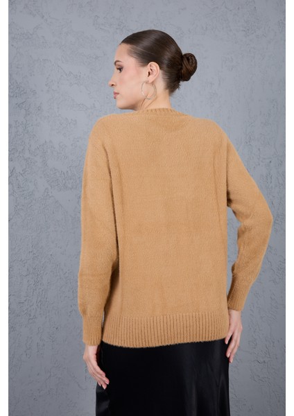 Kadın Bej Sakal Iplik Taş ve Inci Detaylı Bisiklet Yaka Triko Kazak fırsatları