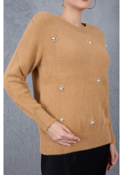 Kadın Bej Sakal Iplik Taş ve Inci Detaylı Bisiklet Yaka Triko Kazak indirimleri