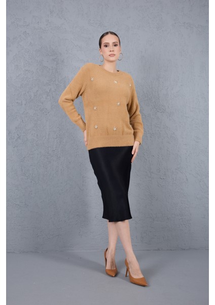Kadın Bej Sakal Iplik Taş ve Inci Detaylı Bisiklet Yaka Triko Kazak