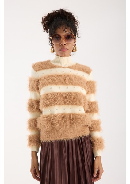 Kadın Bej Sakal Iplik Taş Detaylı Yarım Balıkçı Yaka Triko Kazak fırsatları