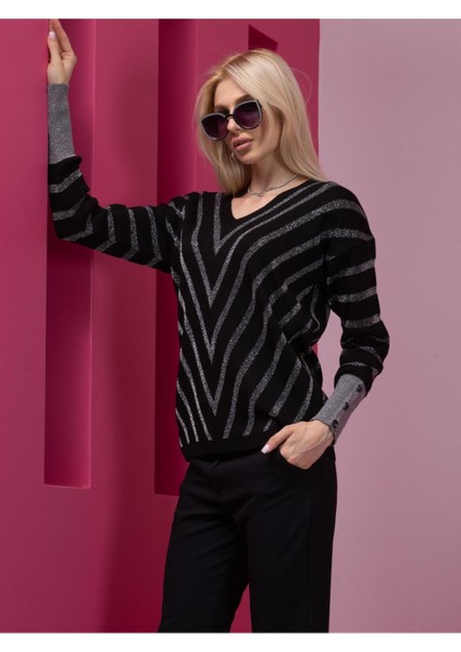 Siyah Çizgili V Yaka Kadın Kazak fiyatları