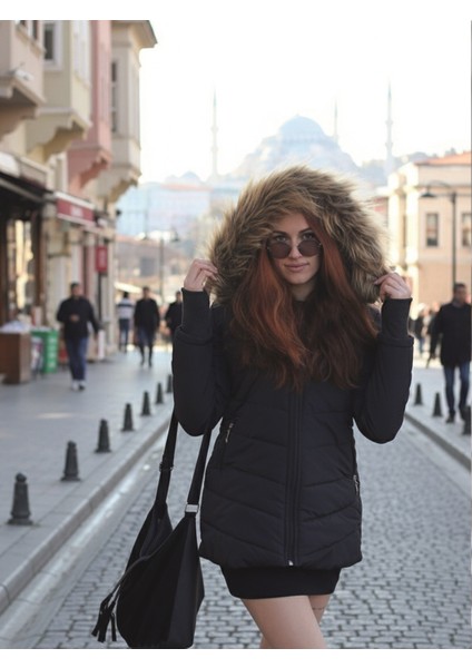 Kışlık Eldivenli Kapüşonu Kürklü Kadın Şişme Mont