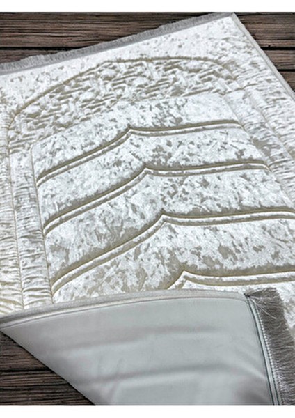 Lüks Kalın Yumuşak Peluş Kaymaz Taban Özellikli Hediyelik Çeyizlik Seccade Tesbih fiyatları