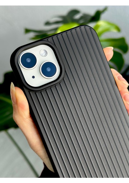 Iphone 13 - 14 ve 15 Uyumlu 3D Serrated Kabartma Parlak Silikon Kılıf